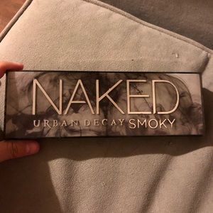 Urban Decay Smoky eyeshadow